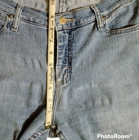 Vintage 'As Real As Wrangler' Light Wash Relaxed Fit Women's Denim Jeans - Picture 9 of 13